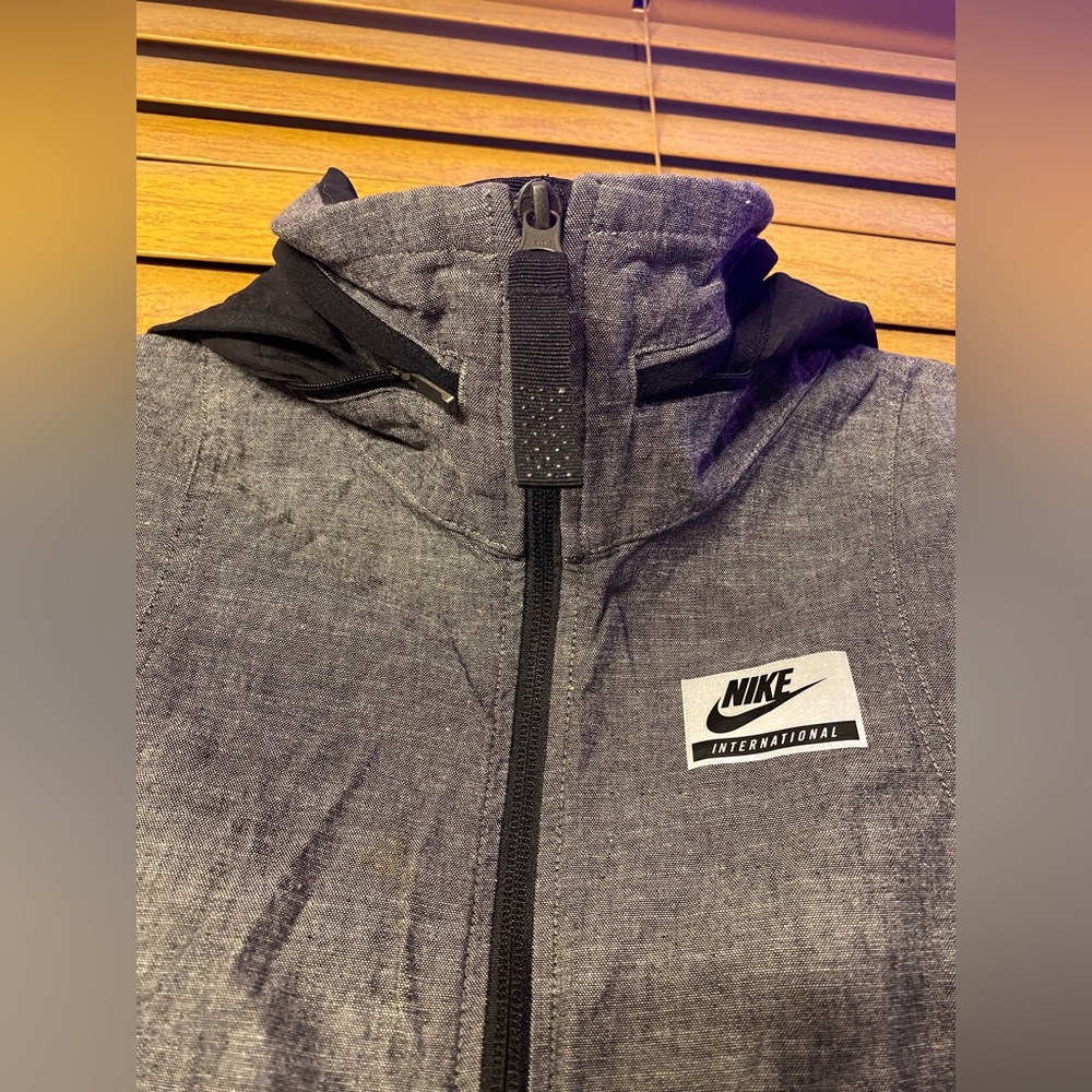 Nike Women's Authentic Jacket XS